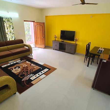 Tirupati Homestay - 2Bhk Ac Family Apartments Near Alipiri And Kapilatheertham - Walk To A2B Veg Restaurant - Wifi - Android Tv - Easy Access To Tirumala Екстериор снимка