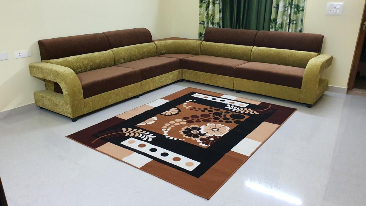 Tirupati Homestay - 2Bhk Ac Family Apartments Near Alipiri And Kapilatheertham - Walk To A2B Veg Restaurant - Wifi - Android Tv - Easy Access To Tirumala Екстериор снимка