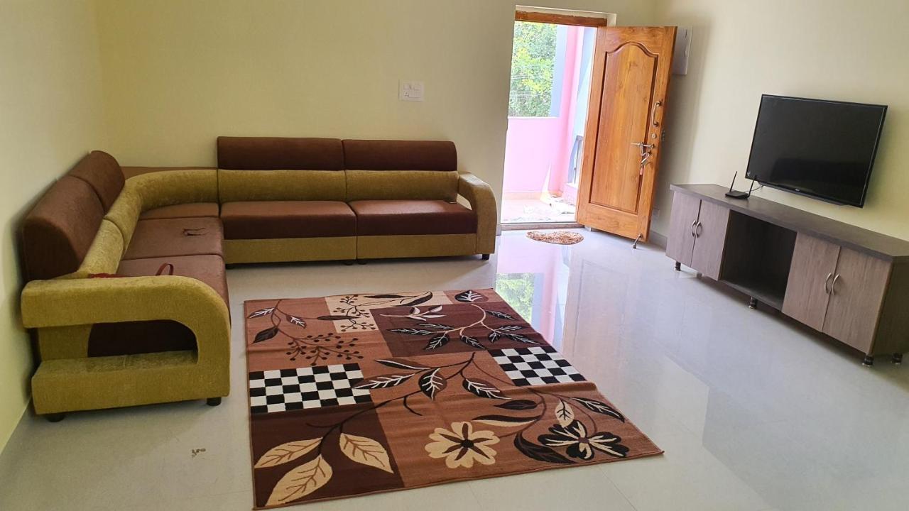 Tirupati Homestay - 2Bhk Ac Family Apartments Near Alipiri And Kapilatheertham - Walk To A2B Veg Restaurant - Wifi - Android Tv - Easy Access To Tirumala Екстериор снимка
